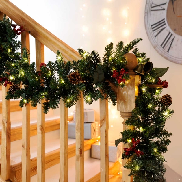 Picture of Prelit Cinnamon and Berry Garland