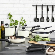 Picture of Morphy Richards 5 Pce Pan Set + Utencils